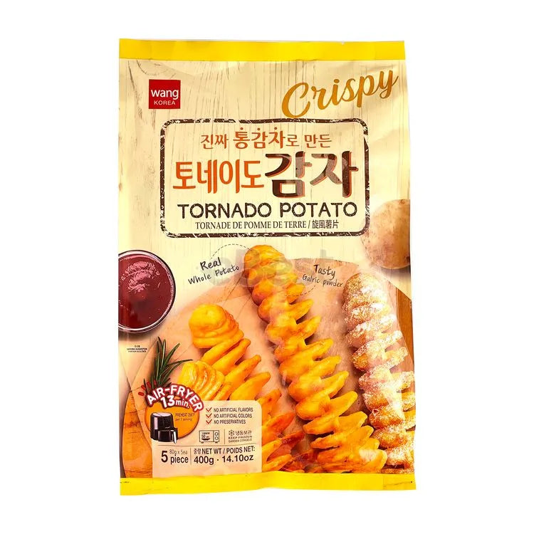 韩国 Wang 原味旋风土豆串特写，整颗真土豆螺旋切制，表面金黄酥脆。