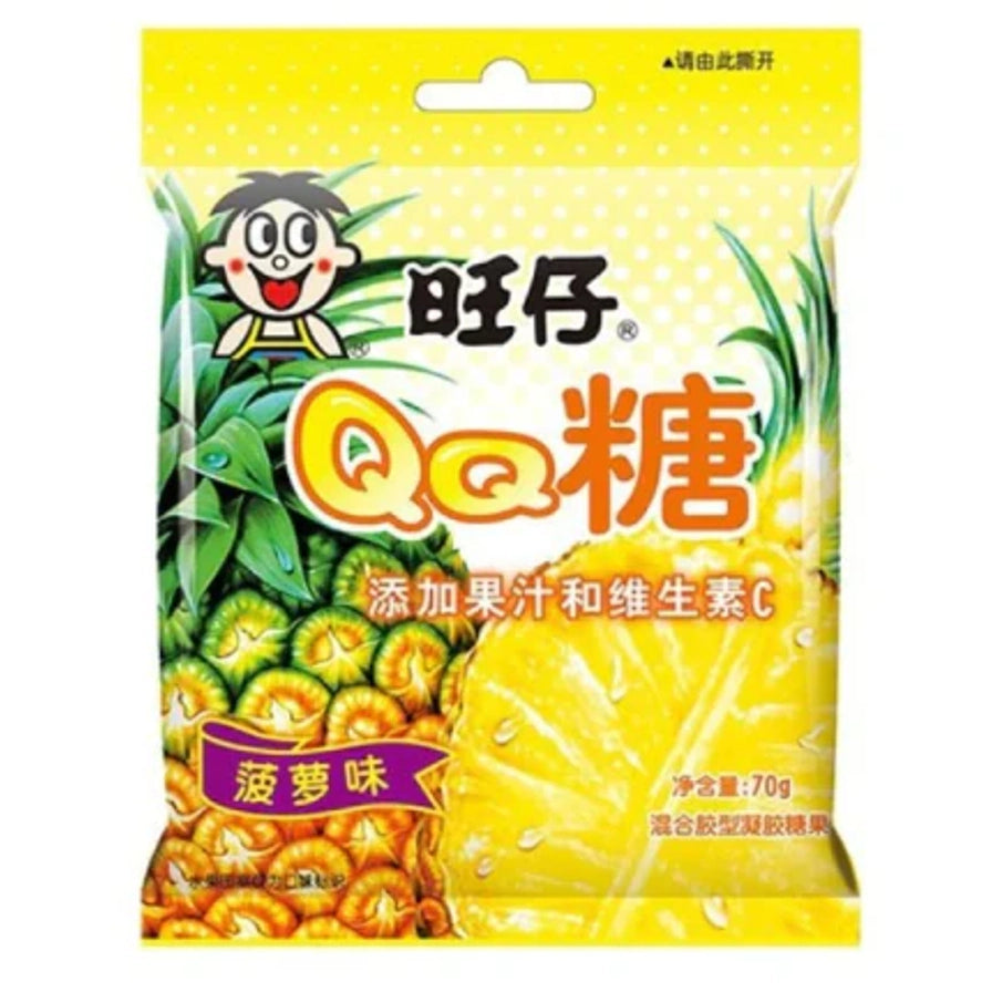 旺旺旺崽QQ糖菠萝味包装，黄色调设计，背景为菠萝果肉图案，标注添加果汁和维生素C。