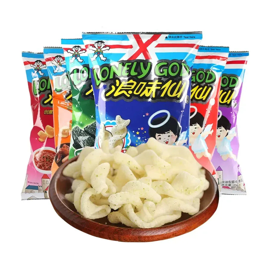 旺旺浪味仙多口味合集，前景为木碗盛放的白色螺旋状薯米片，背景为多袋不同口味的包装袋。