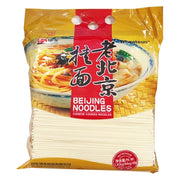 望乡老北京挂面包装特写，适合制作家常汤面或炸酱面