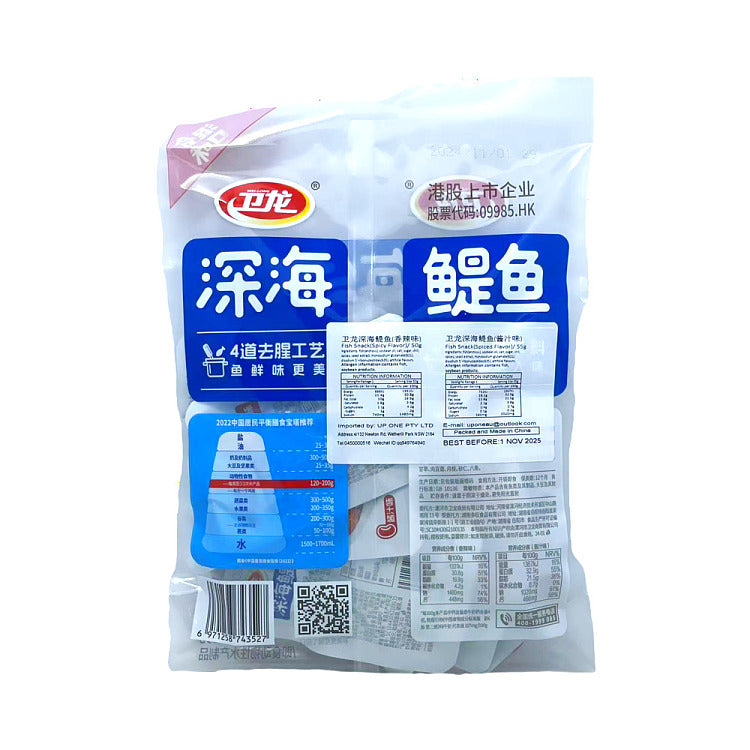 卫龙深海鳀鱼零食特写图，展示鱼肉纹理与酱汁色泽