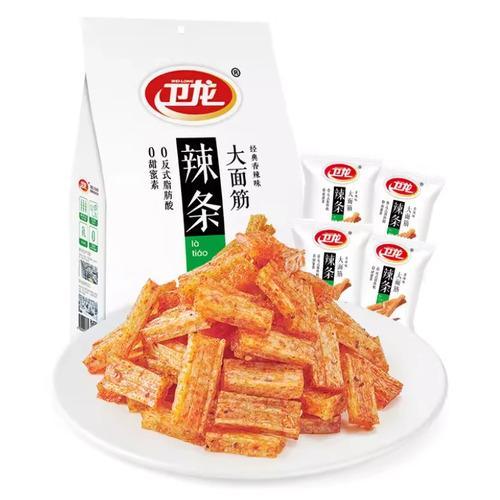 卫龙大面筋辣条分享包正面图，红色包装展示宽厚面筋零食