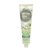 White Glo 纯天然有机草本精华美白牙膏正面图，白色软管包装，印有 Natural White 字样及绿色草本图案，规格 75ml。