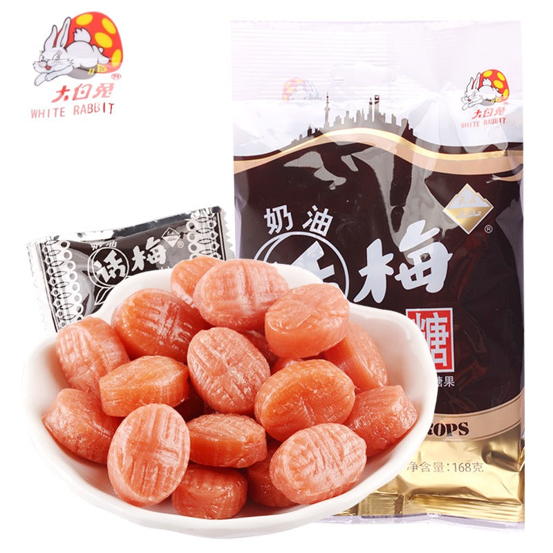 大白兔奶油话梅糖包装正面，展示经典蓝白条纹设计与产品名称