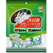 大白兔抹茶味牛奶糖 150g 独立包装正面图，绿色与白色相间的经典糖果包装