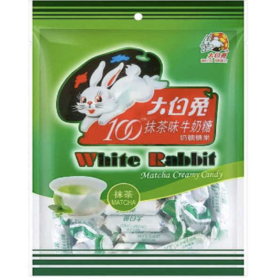 大白兔抹茶味牛奶糖 150g 独立包装正面图，绿色与白色相间的经典糖果包装