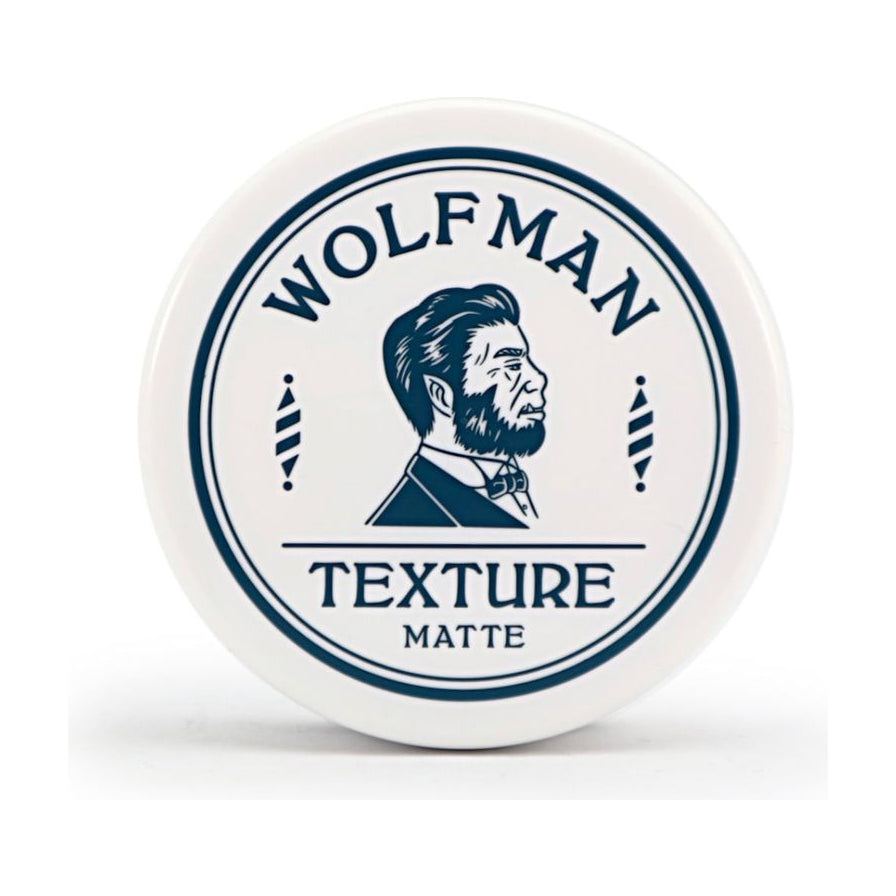 Wolfman Texture Matte 哑光发泥白色圆罐包装正面特写，印有品牌 Logo 和绅士头像。