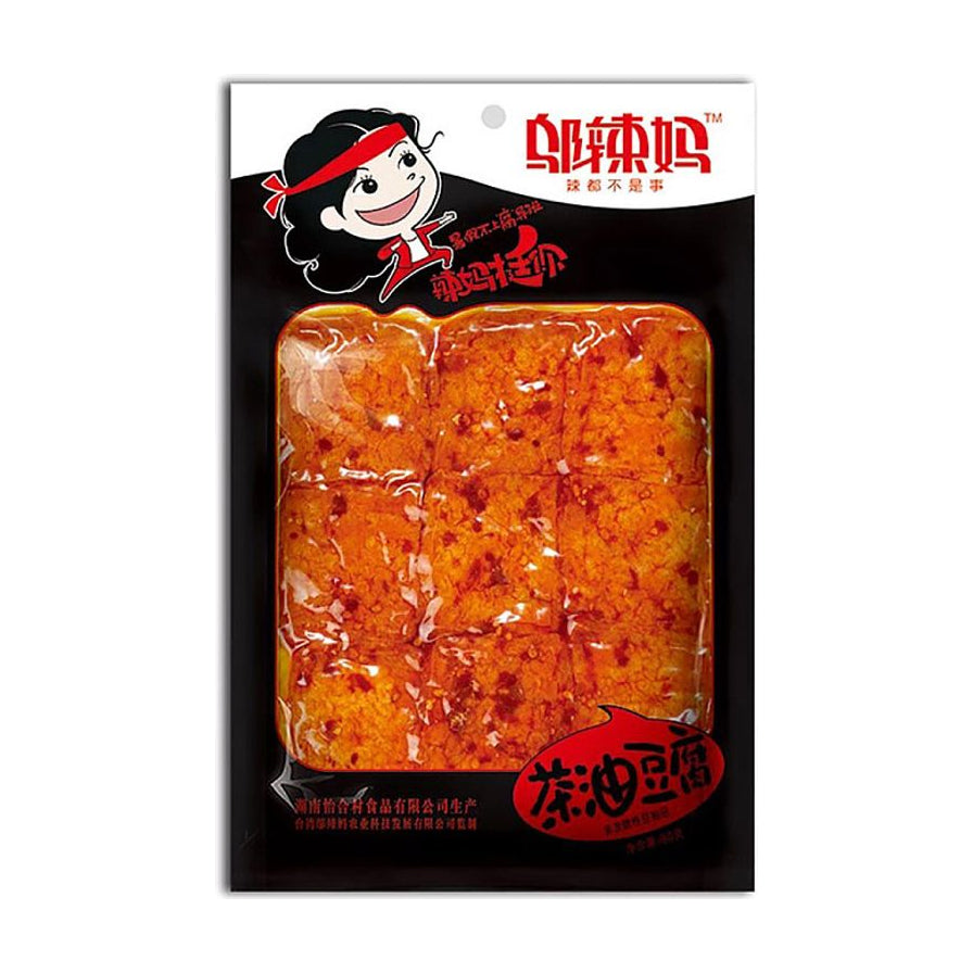 邬辣妈茶油豆腐80g包装正面图，展示金黄诱人的香辣豆腐块，包装上有品牌卡通形象及茶油豆腐字样。