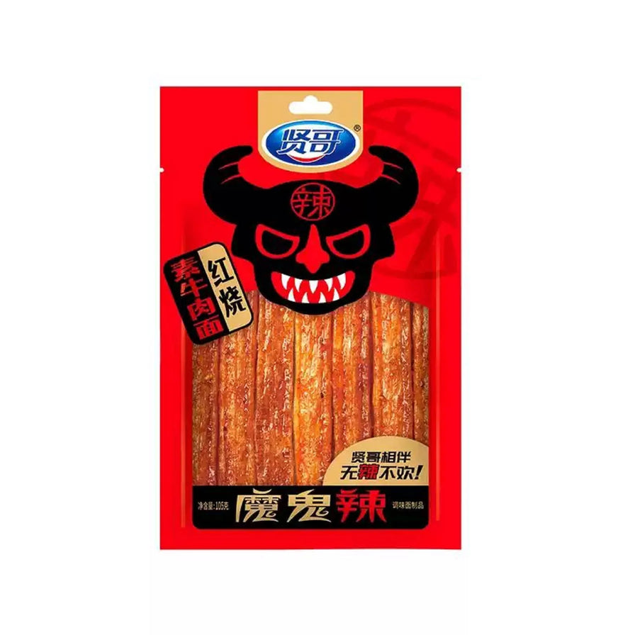 贤哥魔鬼辣辣条红烧素牛肉面包装正面图，红色背景印有黑色牛头图案，透明窗口展示劲道辣条。