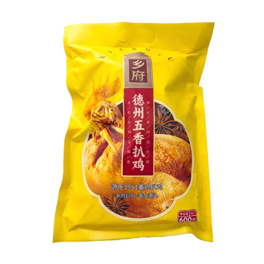 乡府德州五香扒鸡600g黄色袋装正面图，包装印有扒鸡实物图及八角调料，标注源于1951董氏扒鸡。