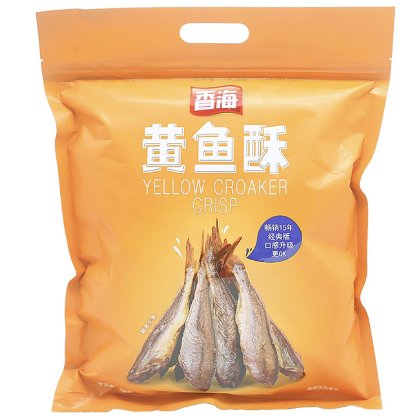 香海黄鱼酥大包装特写，展示整条金黄酥脆的小鱼形态