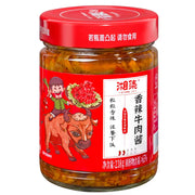 湘集香辣牛肉粒酱瓶身正面图，标签清晰展示大块牛肉实物与品牌信息