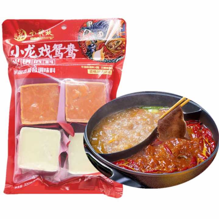 小龙坎火锅底料产品展示图，包含独立包装块与烹饪场景