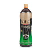 信远斋桂花酸梅汤1.25L大瓶装，瓶身标签印有信远斋品牌名、桂花酸梅汤饮料字样及一碗酸梅汤的图案，背景为纯白色。