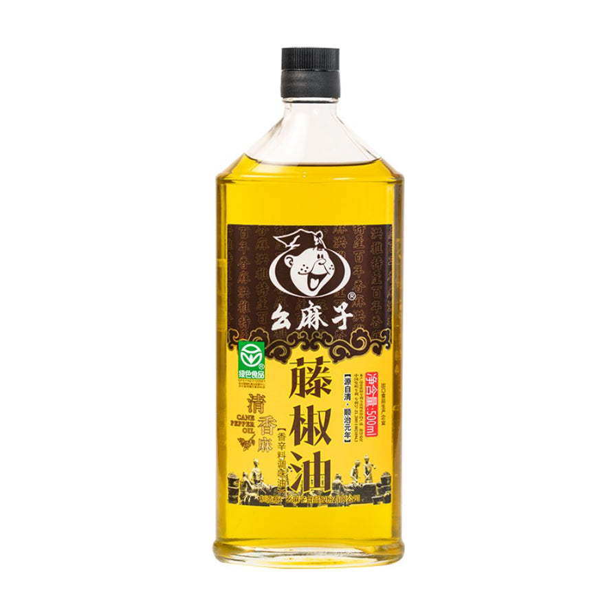 幺麻子藤椒油500ml透明玻璃瓶装，正面标签展示品牌Logo、藤椒油字样及绿色食品标志，油质清澈金黄。
