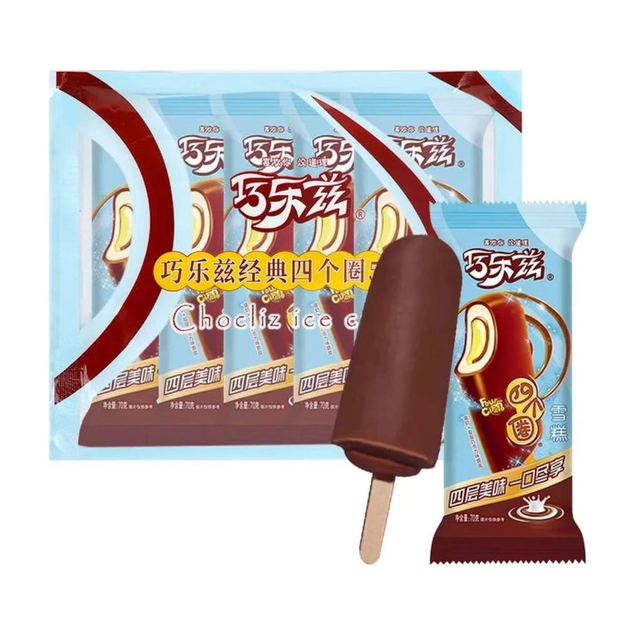 伊利巧乐兹四个圈冰淇淋单支包装与拆封后的巧克力脆皮雪糕实物图