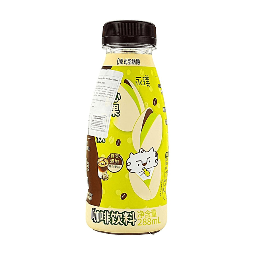 永璞开心果厚乳拿铁288ml瓶装，瓶身印有开心果插画、永璞猫形象及0反式脂肪酸标识。
