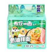 有你一面葱油拌面绿色包装袋正面图，包装上有熊猫卡通形象、煮好的面条图片及“非油炸”、“8小时日晒”等字样。