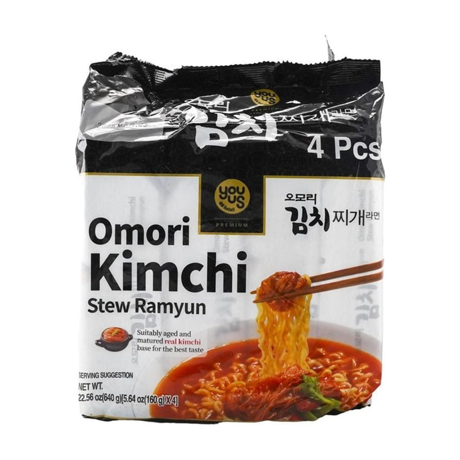 Youus 友施 Omori 泡菜汤拉面 4包入大包装，包装正面印有浓郁泡菜汤面和筷子夹起面条的示意图。