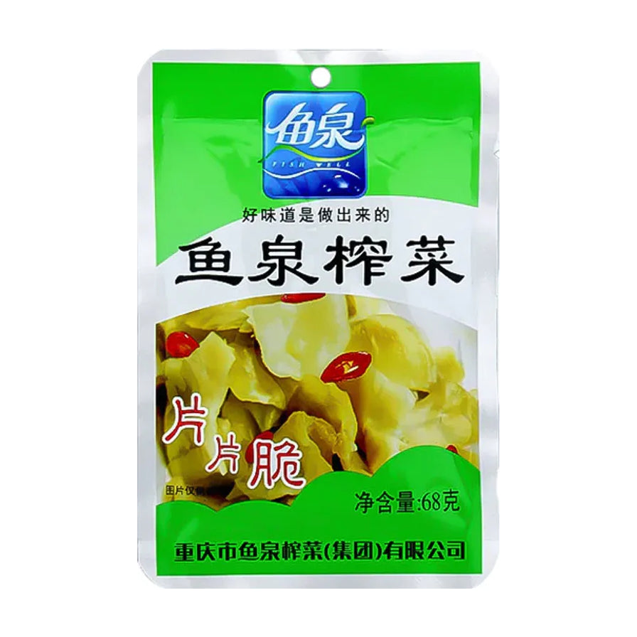 鱼泉片片脆榨菜包装正面，绿色袋身印有片状榨菜和红辣椒图案及净含量68克信息。