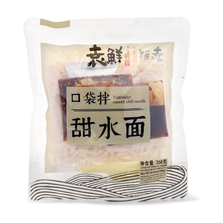 袁鲜口袋拌甜水面包装正面图，透明包装内可见熟制粗面条、特制酱料包和花生碎配料。