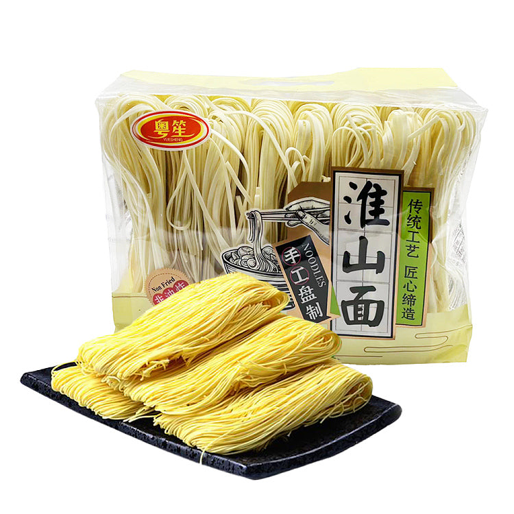 粤笙健康淮山面干面饼包装图，展示柔韧的面身和清晰的产品标签。