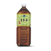 悦氏青草茶2L大容量瓶装，浅绿色标签印有草本植物图案和青草茶字样，白色瓶盖，茶汤呈现深琥珀色。