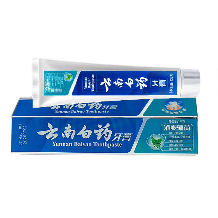 云南白药牙膏润爽薄荷口味，展示蓝色包装盒与白色管身，包装上印有中英文品牌标识及功效说明。