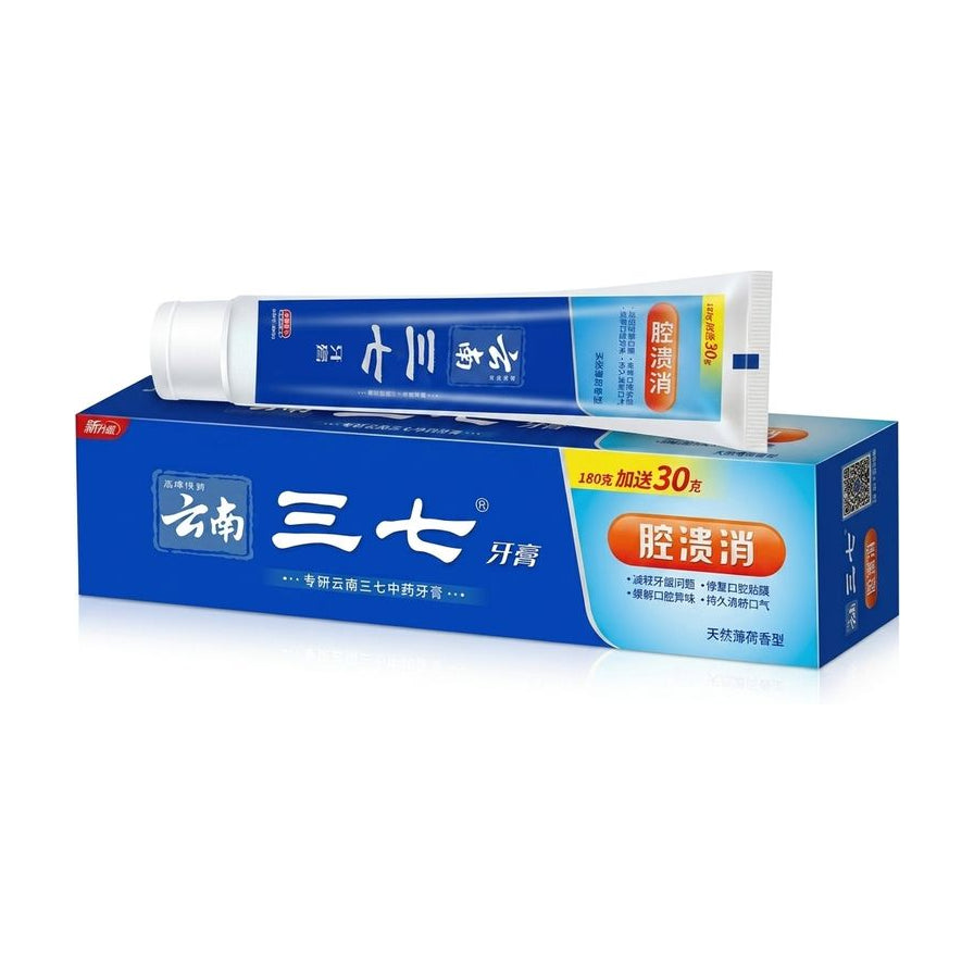 白色背景上的云南三七腔溃消牙膏，包含蓝色外包装盒和一支180g加送30g的牙膏软管，包装上印有品牌名和天然薄荷香型字样。