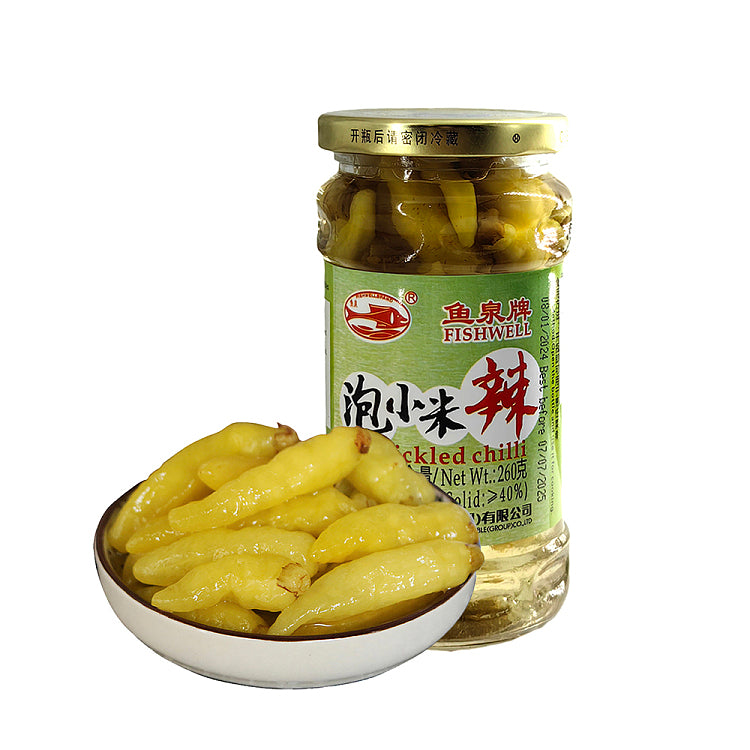 鱼泉泡小米辣 260g 瓶装正面图，展示红亮整颗泡椒与原汁
