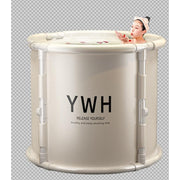 灰色 YWH 折叠浴桶正面展示，带有白色支架和英文标语，背景为透明格纹。
