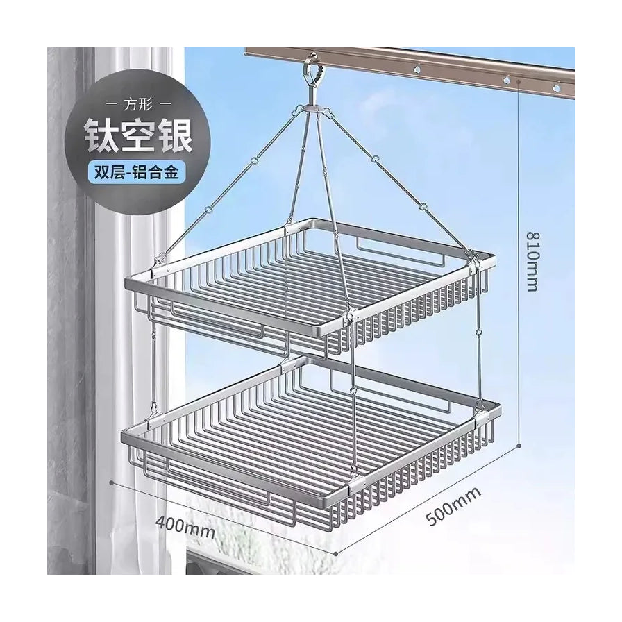 阳台场景下的双层晒衣篮实拍，含尺寸标注与“钛空银”、“双层 - 铝合金”中文说明角标。