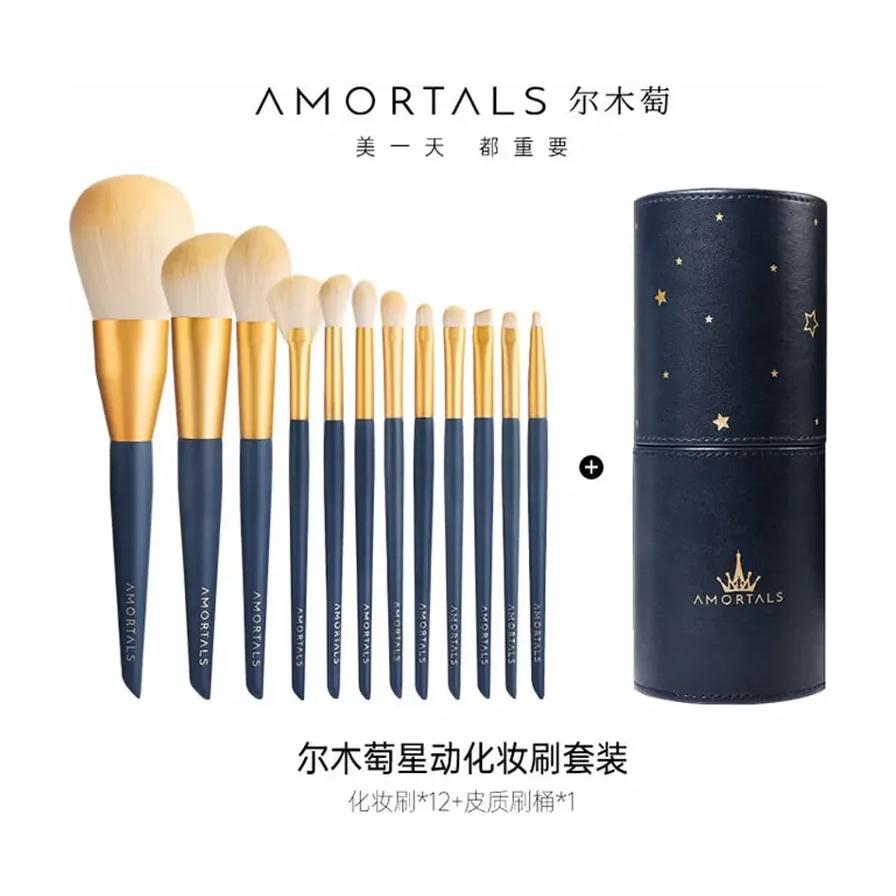 尔木萄星动化妆刷套装全家福，包含 12 支刷子与星空图案收纳桶，配有中文品牌及规格说明。