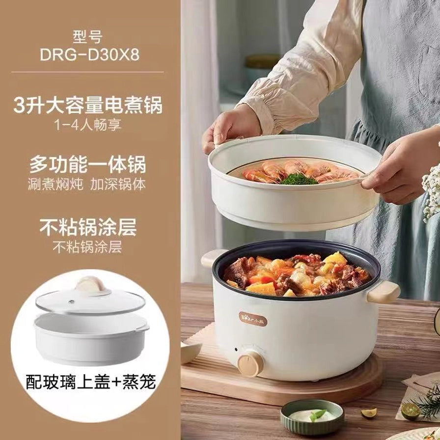 展示小熊电煮锅的上蒸下煮功能，上层蒸笼放有虾仁，下层锅内正在炖肉，侧边文字标注 3 升容量和不粘涂层。