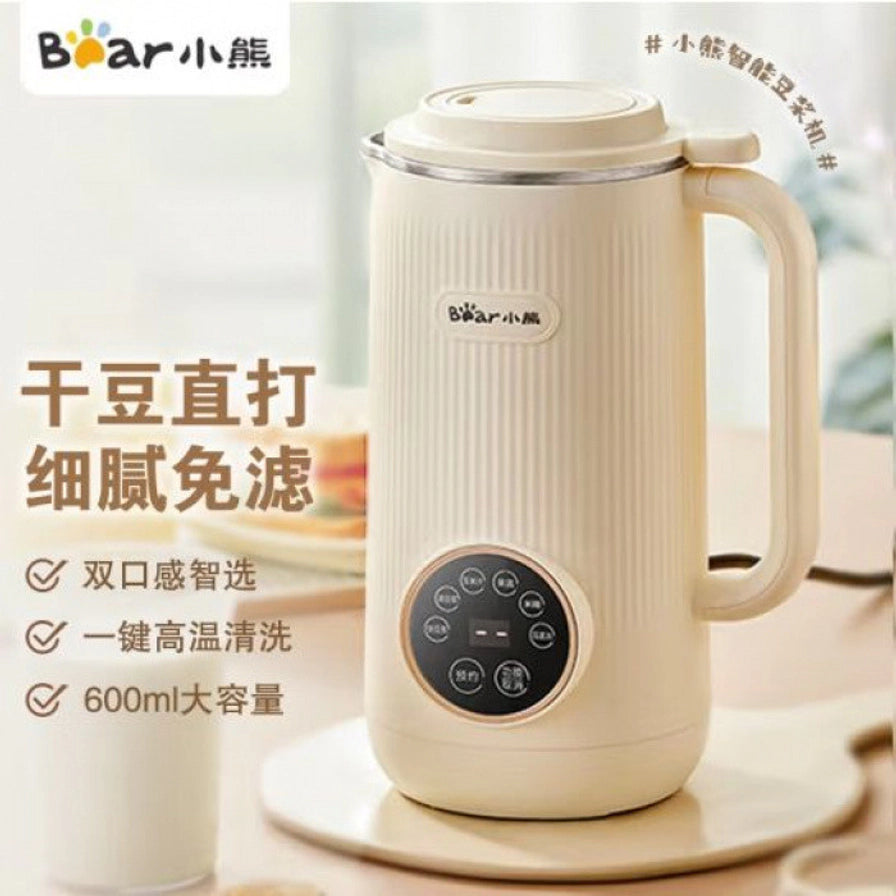 小熊迷你破壁豆浆机海报，带有干豆直打、细腻免滤、一键高温清洗和600ml大容量等中文卖点文字。