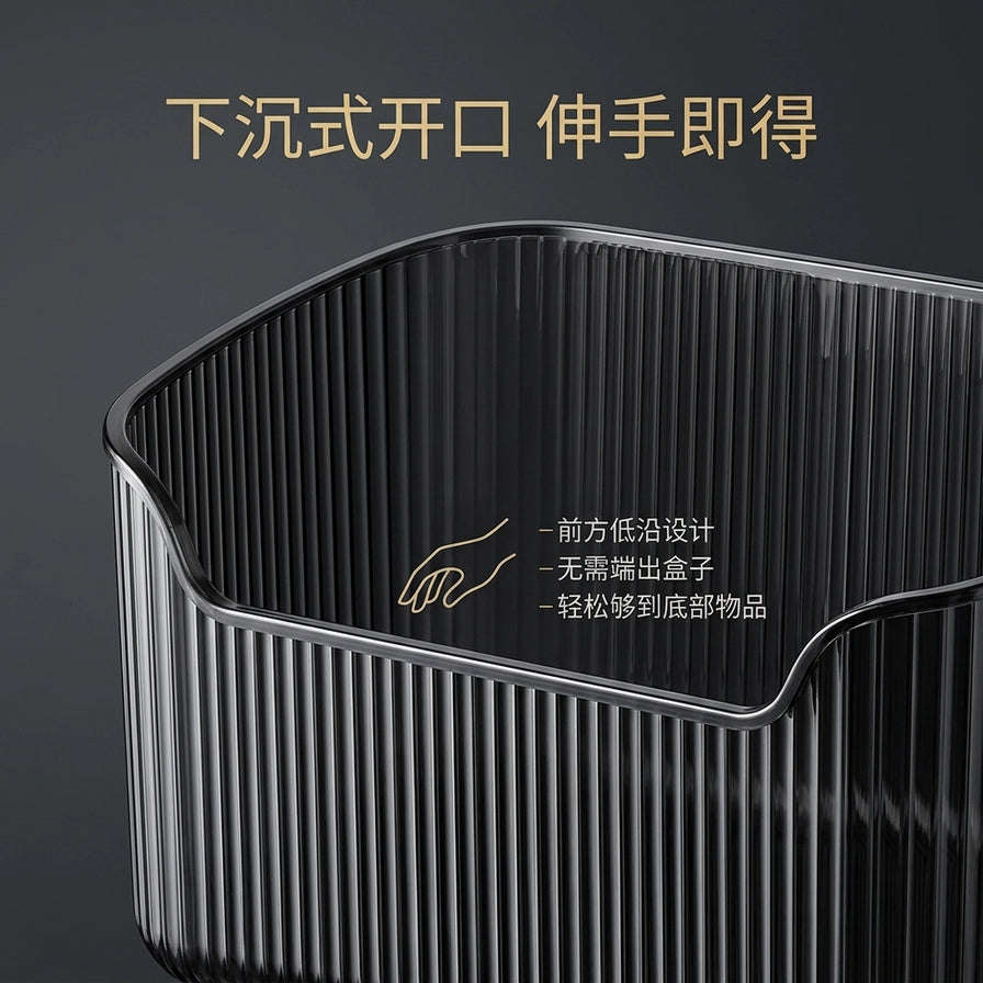 黑色收纳盒局部细节图，配有中文说明文字“下沉式开口 伸手即得”及功能点介绍。