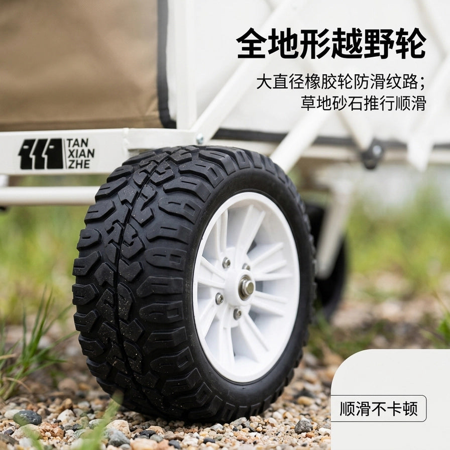露营车全地形越野轮特写，展示大直径橡胶轮防滑纹路及草地碎石路面，配有中文卖点说明文字。