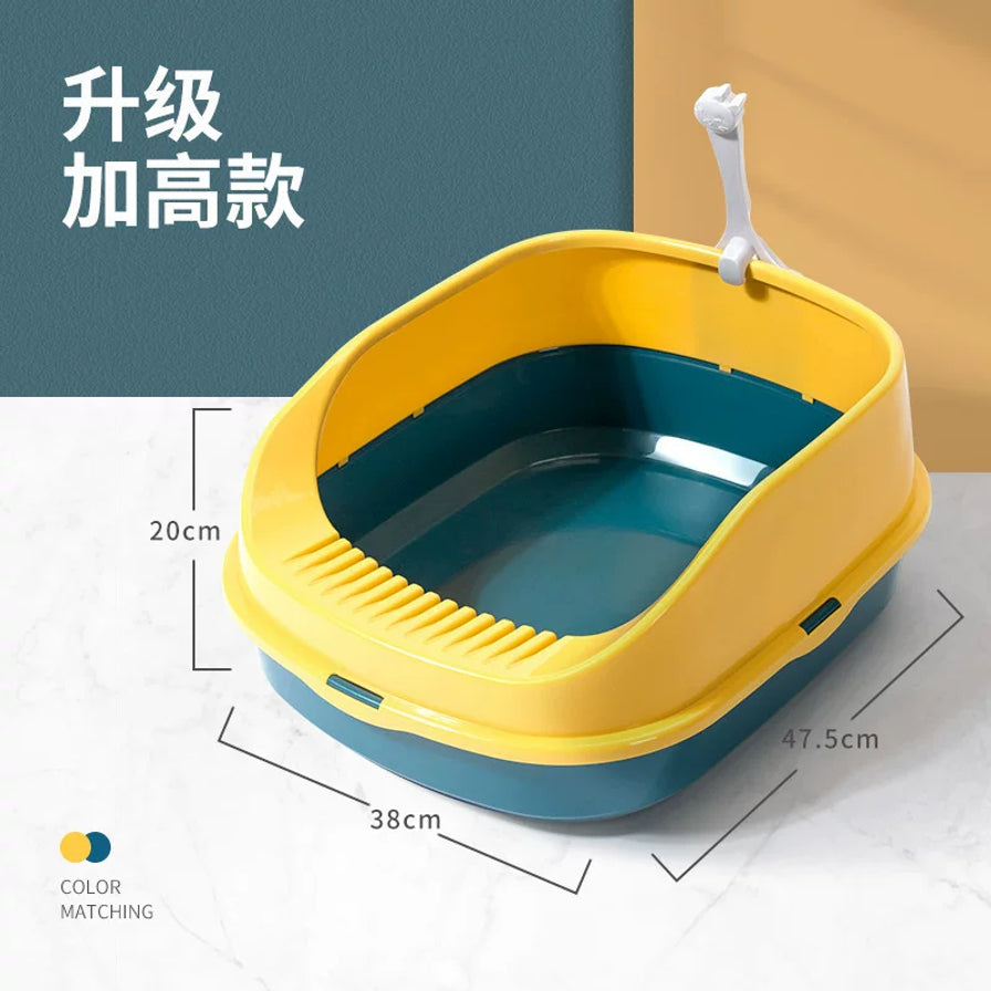 半封闭猫砂盆场景图，画面左侧有“升级加高款”文字，猫咪在盆内使用