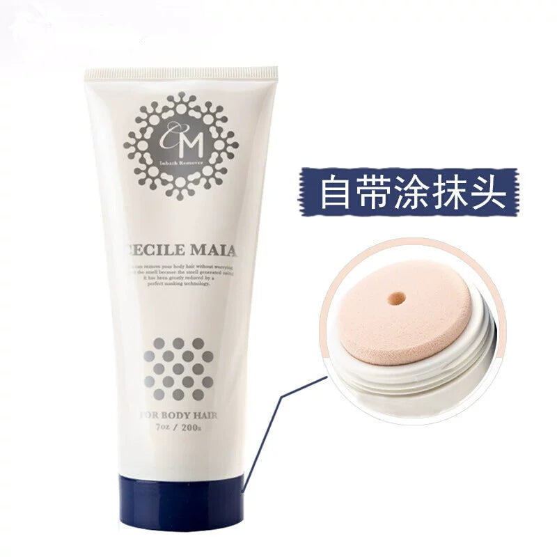Cecile Maia 脱毛膏产品细节图，特写展示管口自带的海绵涂抹头结构。