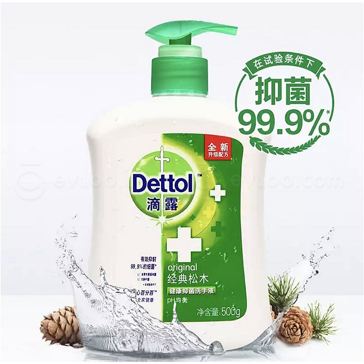 滴露洗手液场景图，瓶身周围有水花和松果装饰，右上角有抑菌 99.9% 中文角标。