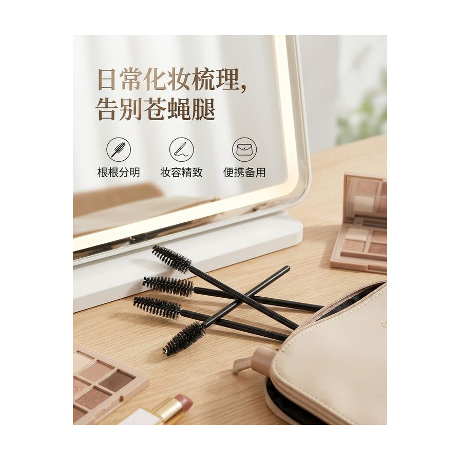 化妆台场景图，睫毛刷置于镜子前，配有日常化妆梳理及告别苍蝇腿等中文功能介绍。