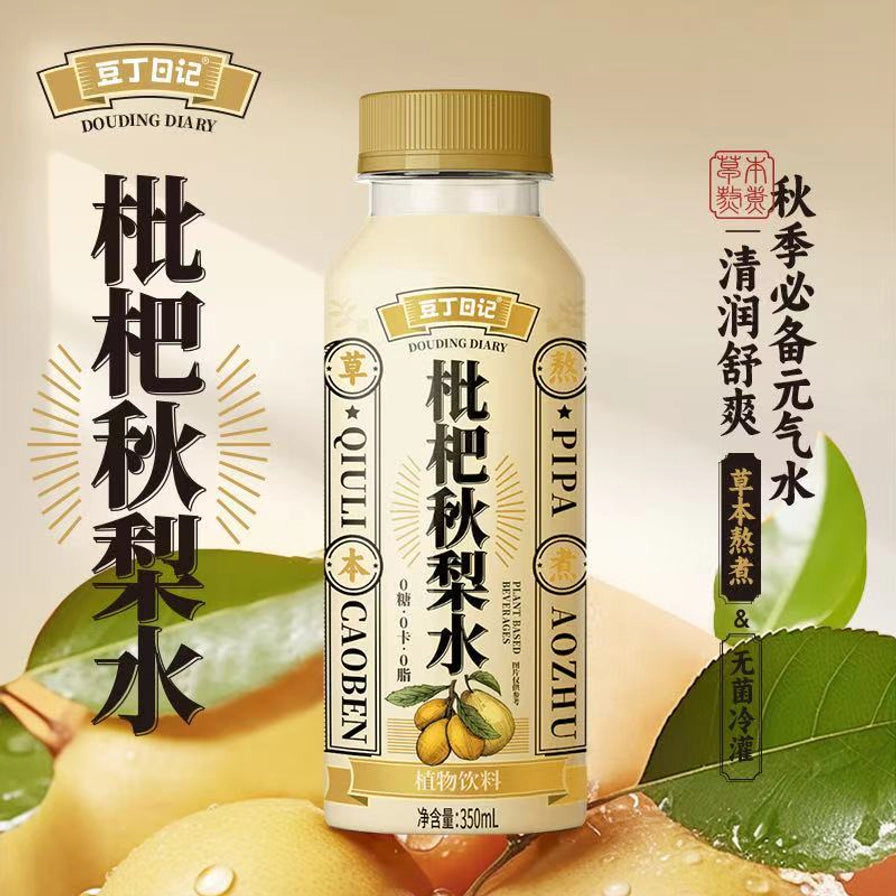 豆丁日记枇杷秋梨水宣传图，背景为新鲜梨子，配有“秋季必备元气水”、“清润舒爽”及“草本熬煮”等文字说明。