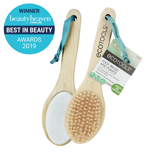 EcoTools 双面沐浴刷正反面展示图，含磨脚石面与品牌包装吊牌。