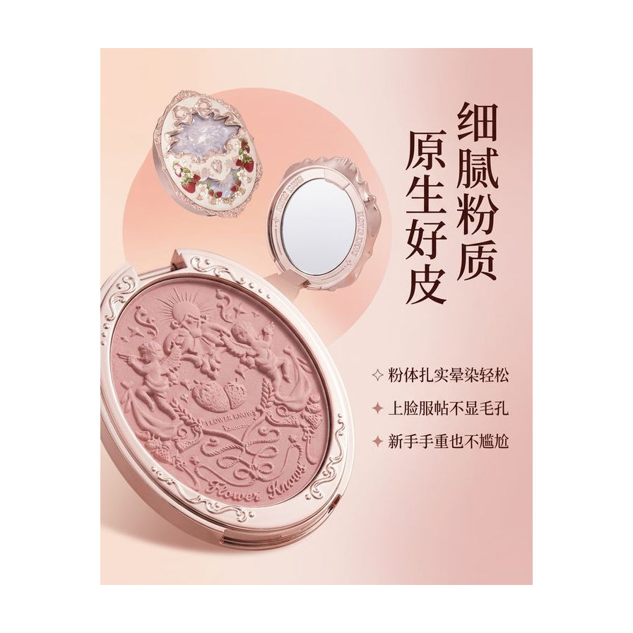 展示腮红细腻粉质与上脸效果，右侧配有中文卖点介绍粉体扎实与服帖度。