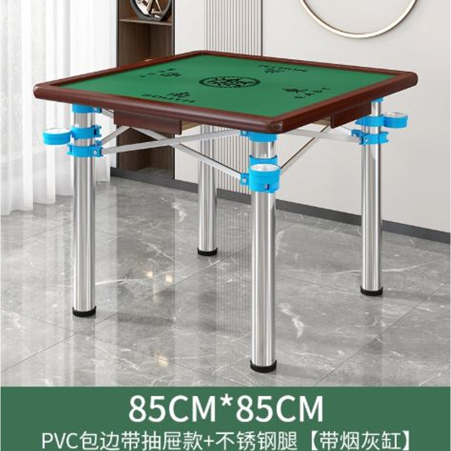 室内场景中的麻将桌，绿色桌面和不锈钢桌腿清晰可见，底部有“85CM*85CM”中文尺寸说明