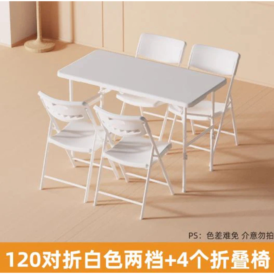 白色折叠桌椅五件套摆放在室内场景中，画面下方带有中文说明文字