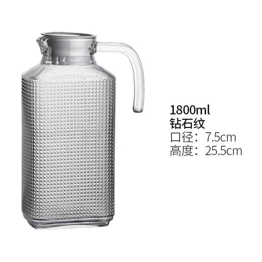 钻石纹玻璃冷水壶侧视图，右侧配有中文说明文字，标注容量1800ml、钻石纹理、口径7.5cm及高度25.5cm。