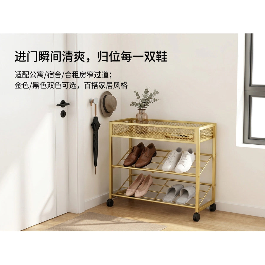 金色鞋架放置在公寓玄关角落的场景图，架上摆放着皮鞋、运动鞋和拖鞋，左侧有中文宣传标语。