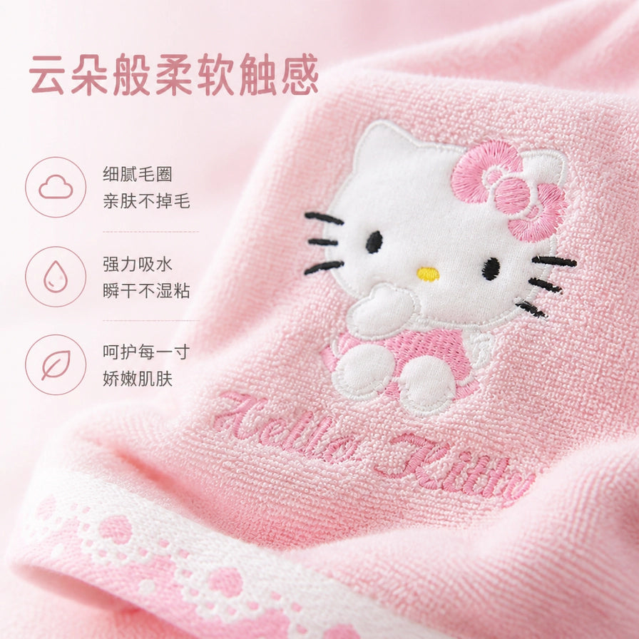 Hello Kitty 粉色毛巾细节展示，特写镜头显示柔软的毛圈材质、凯蒂猫刺绣图案及“Hello Kitty”英文字样，配有云朵般柔软触感等卖点文字。