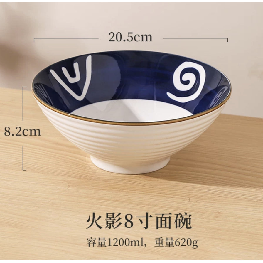 木质桌面上的火影纹样8英寸面碗，带有尺寸标注20.5cm和8.2cm，以及容量1200ml和重量620g的文字说明。